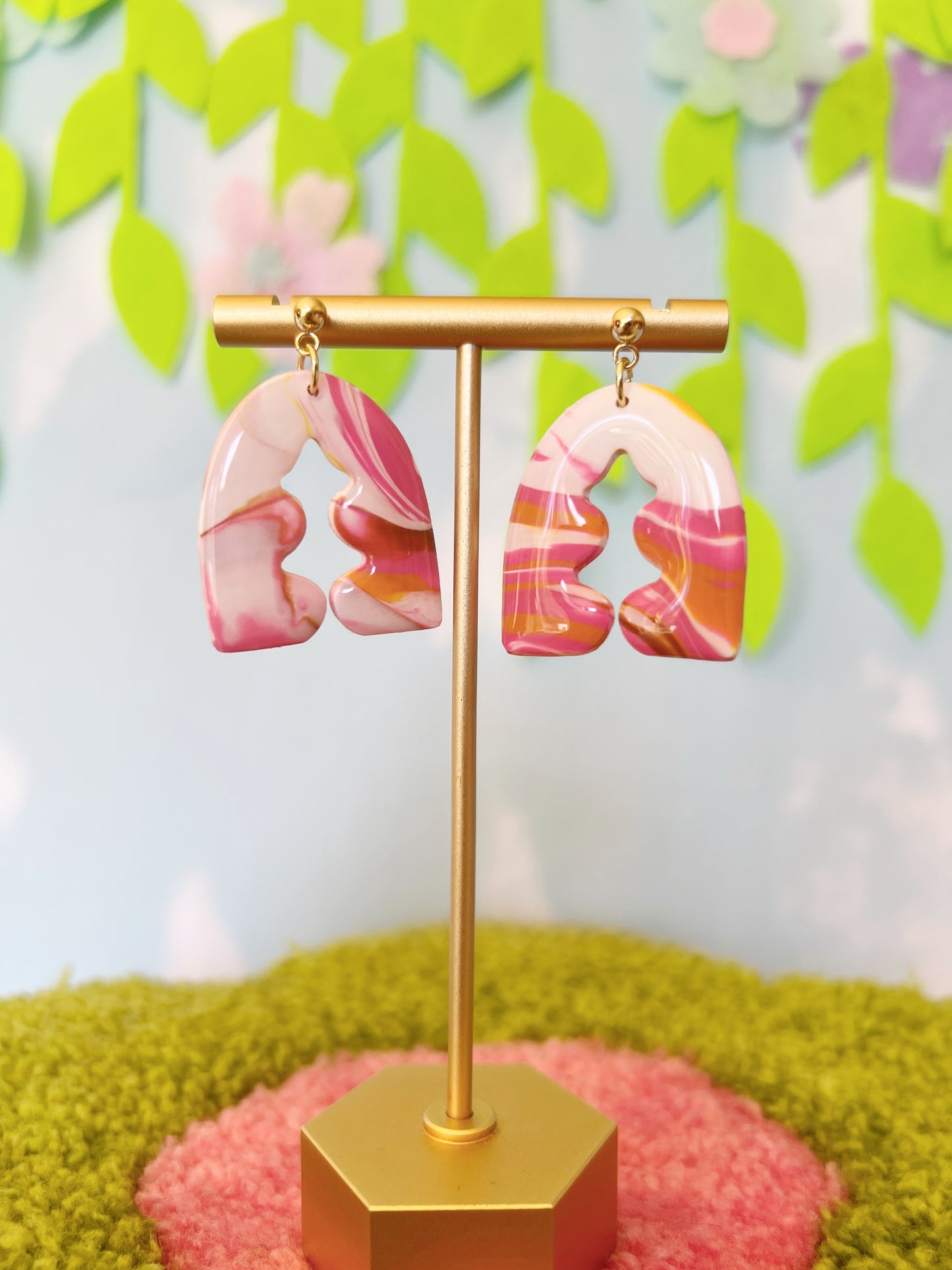 Retro pink and orange marbled arch earrings
